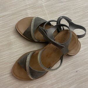 Harborsides Memory Foam Gray Rhinestones Sandals Size 10